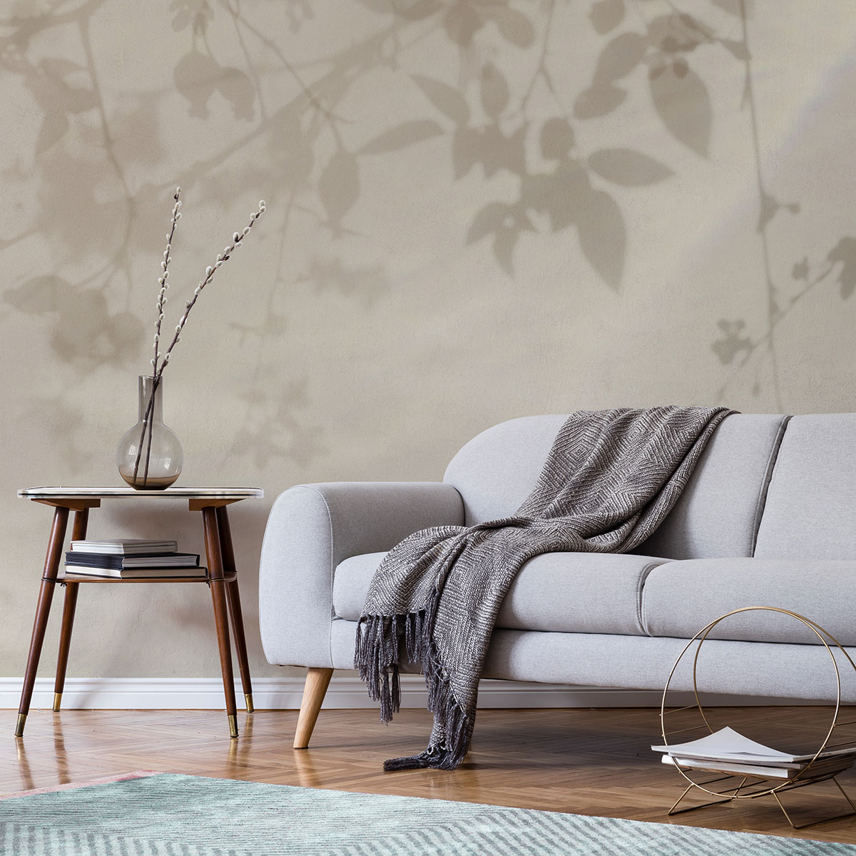 Интерьер с обоями в разных цветах