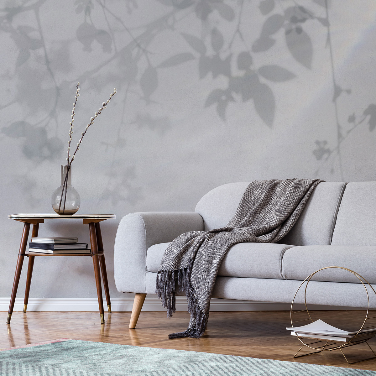 Интерьер с обоями в разных цветах