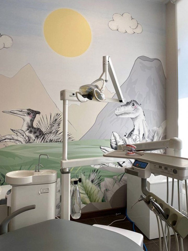Динозаврия: обои от Alltowall украсили детский кабинет в стоматологической клинике