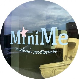 Два этажа веселья: обои для семейного кафе MiniMe