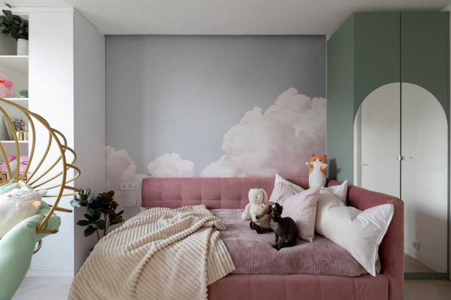 Между небом и землёй: обои с облаками для комнаты маленькой мечтательницы